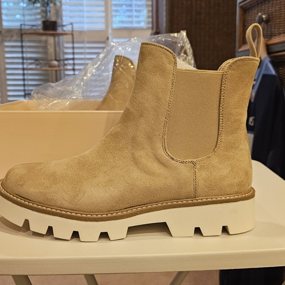 Chinese Laundry Chelsea boots! Cream suede, 8.5. NEVER WORN!